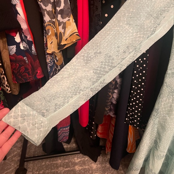 SOLD- Guess Nykki Shirt Dress ~ NWT ~ Sz M - Picture 9 of 9